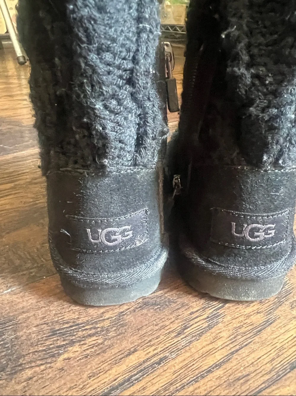 UGG Classic Toddlers  Cardi Cable Knit boots black size 9